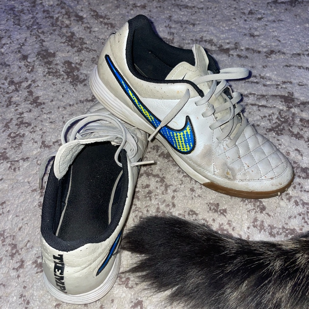 Nike Tiempo Legend V Indoor Soccer Sneakers